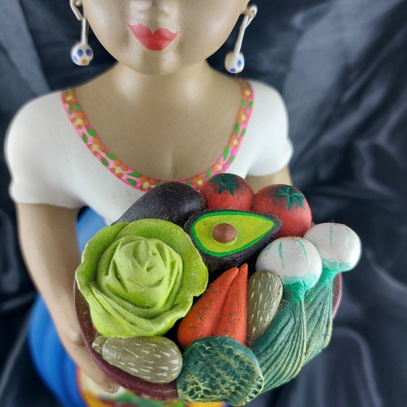 "Lupita" Najaco mexican handpainted folk art ceramic doll figure with vegetables - Picture 3 of 8